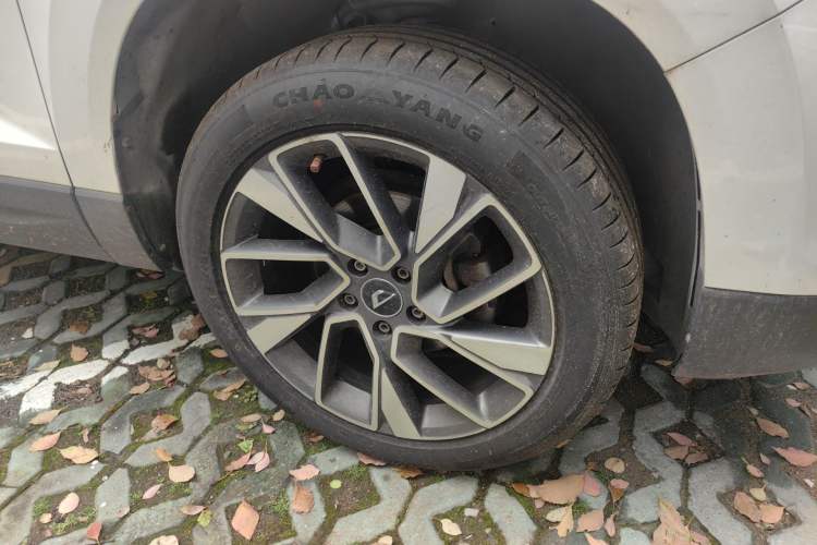 Used Jetta VS7 2020 1.4T Automatic Glory Edition Right Front Wheel Hub