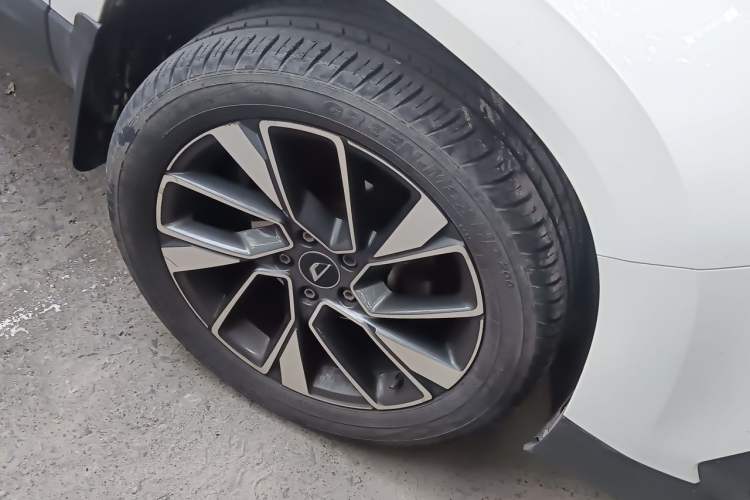 Used Jetta VS7 2020 1.4T Automatic Glory Edition Right Front Wheel Hub