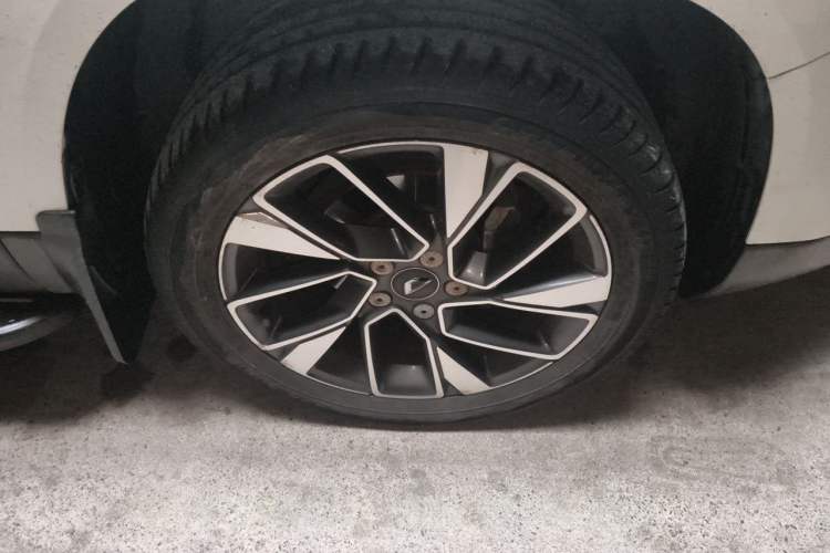 Used Jetta VS7 2020 1.4T Automatic Glory Edition Right Front Wheel Hub