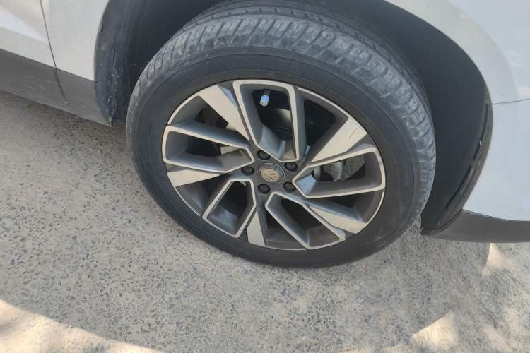 Used Jetta VS7 2020 1.4T Automatic Glory Edition Right Front Wheel Hub