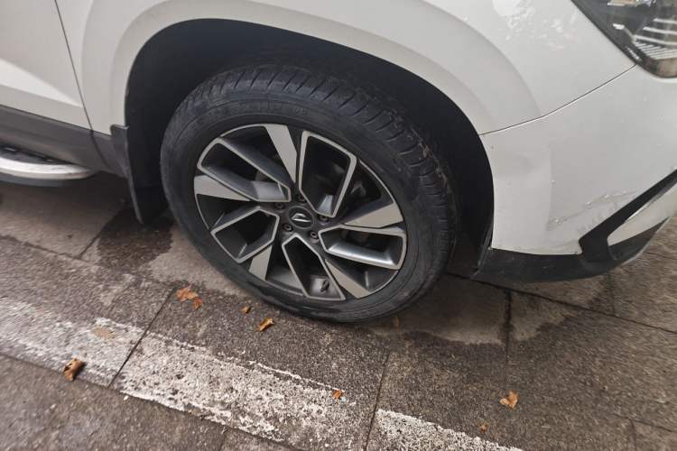 Used Jetta VS7 2020 1.4T Automatic Glory Edition Right Front Wheel Hub