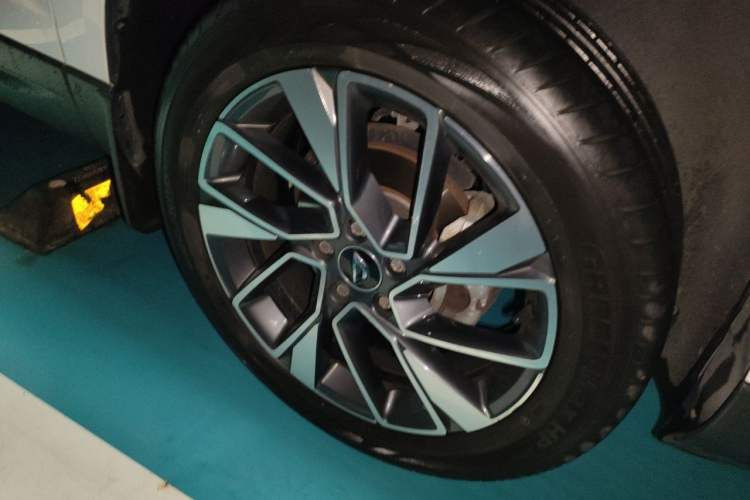 Used Jetta VS7 2020 1.4T Automatic Glory Edition Right Front Wheel Hub