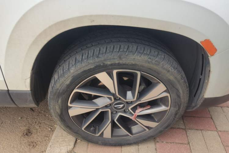 Used Jetta VS7 2020 1.4T Automatic Glory Edition Right Front Wheel Hub