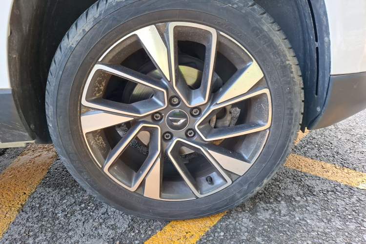 Used Jetta VS7 2020 1.4T Automatic Glory Edition Right Front Wheel Hub