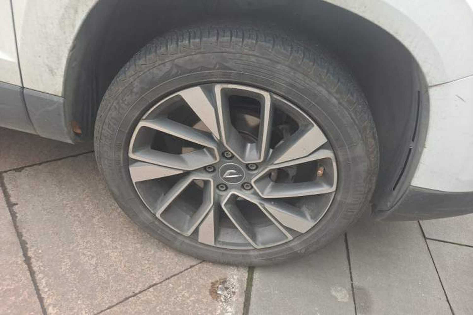 Used Jetta VS7 2020 1.4T Automatic Glory Edition Right Front Wheel Hub
