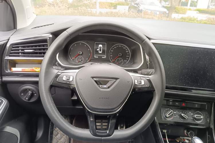 Used Jetta VS7 2021 Black Edition 1.4T Automatic Enjoyment Model Steering Wheel