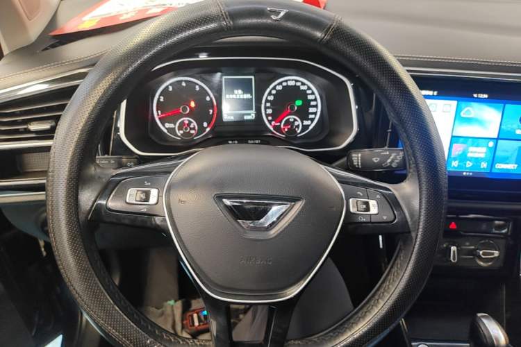 Used Jetta VS7 2021 Black Edition 1.4T Automatic Enjoyment Model Steering Wheel