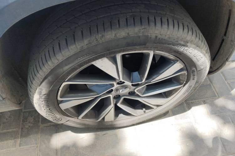 Used Jetta VS7 2021 1.4T Automatic Glory Edition Right Front Wheel Hub