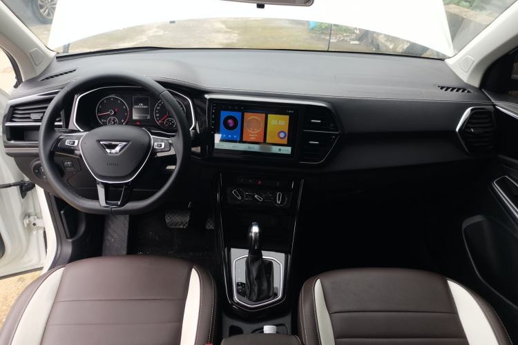 Used Jetta VS7 2021 1.4T Automatic Entry Model Center Console