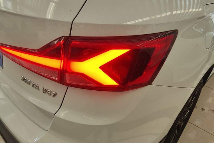 Used Jetta VS7 2021 Panda Edition 1.4T Automatic Enjoyment Model Exterior 3