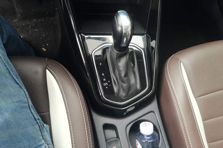 Used Jetta VS7 2021 1.4T Automatic Entry Model Gear Lever