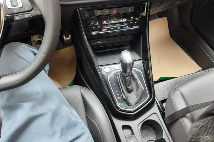 Used Jetta VS7 2021 1.4T Automatic Glory Edition Gear Lever