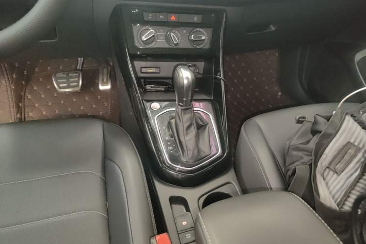 Used Jetta VS7 2021 Panda Edition 1.4T Automatic Enjoyment Model Gear Lever