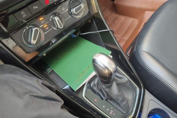Used Jetta VS7 2021 1.4T Automatic Entry Model Gear Lever