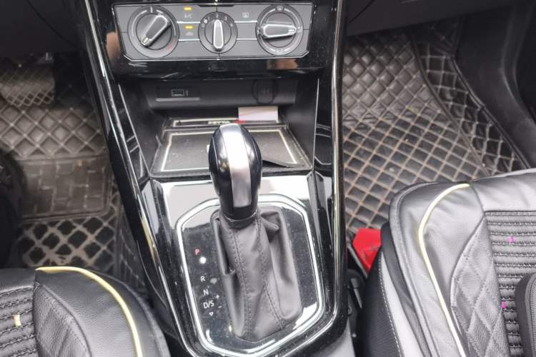 Used Jetta VS7 2021 1.4T Automatic Entry Model Gear Lever