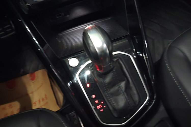 Used Jetta VS7 2021 Panda Edition 1.4T Automatic Enjoyment Model Gear Lever