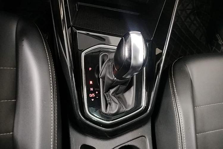 Used Jetta VS7 2021 1.4T Automatic Entry Model Gear Lever