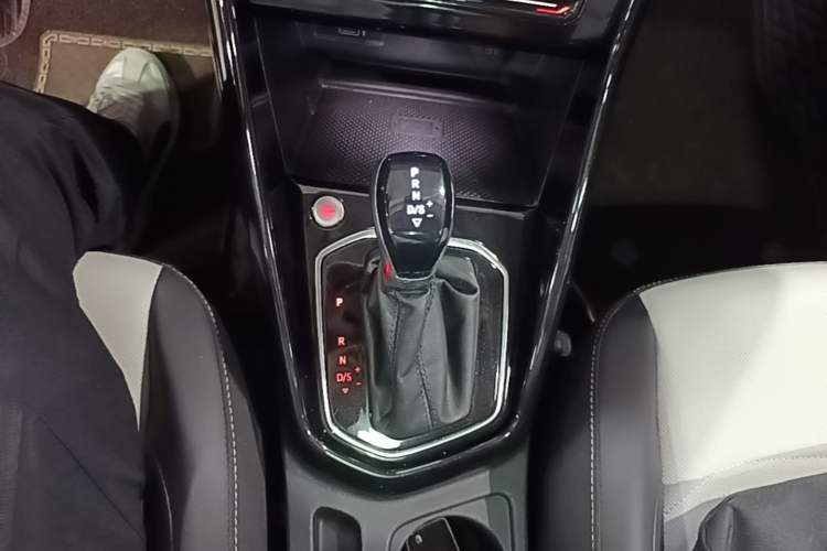 Used Jetta VS7 2021 Panda Edition 1.4T Automatic Glory Version Gear Lever