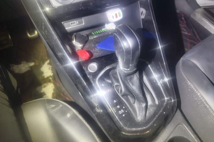 Used Jetta VS7 2021 Panda Edition 1.4T Automatic Enjoyment Model Gear Lever