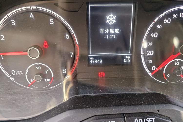 Used Jetta VS7 2021 Panda Edition 1.4T Automatic Enjoyment Model Odometer Close Up