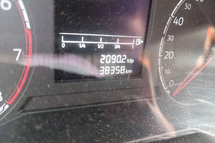 Used Jetta VS7 2021 1.4T Manual Entry-Level Model Odometer Close Up