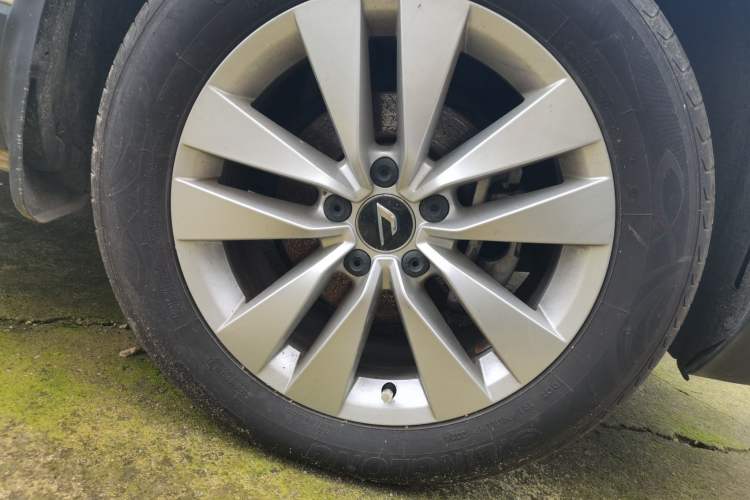 Used Jetta VS7 2021 1.4T Automatic Entry Model Right Front Wheel Hub