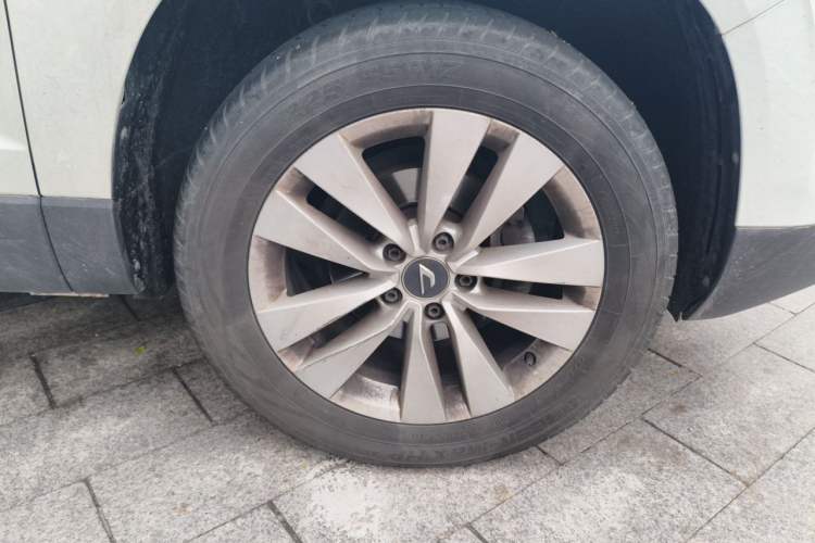 Used Jetta VS7 2021 1.4T Automatic Entry Model Right Front Wheel Hub