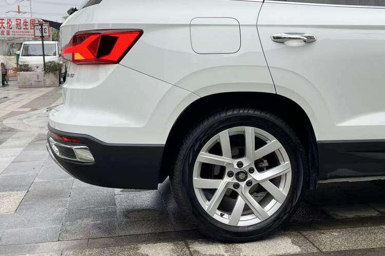 Used Jetta VS7 2021 1.4T Automatic Enjoyment Edition Right Rear Wheel Hub