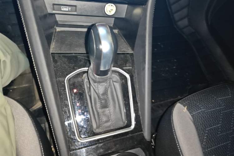 Used Jetta VS7 2022 280TSI Automatic Trend Edition Gear Lever
