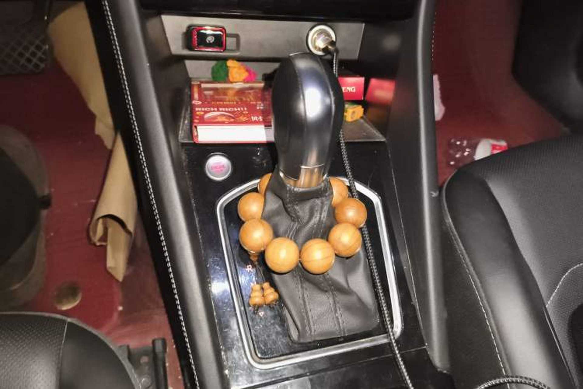 Used Jetta VS7 2022 280TSI Automatic Glory Edition Gear Lever