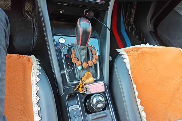Used Jetta VS7 2022 280TSI Automatic Glory Edition Gear Lever