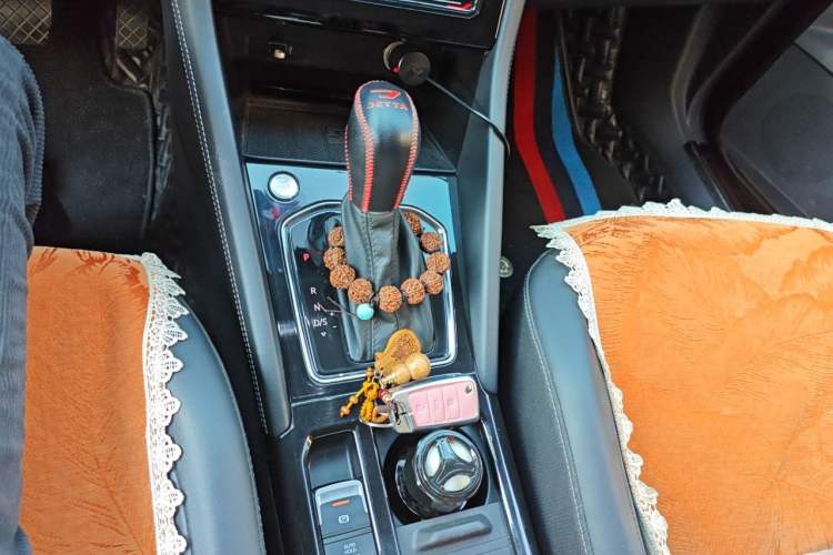 Used Jetta VS7 2022 280TSI Automatic Glory Edition Gear Lever