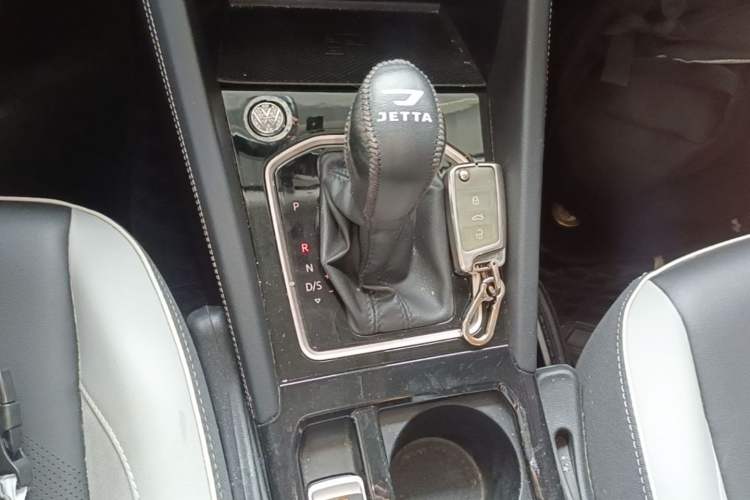 Used Jetta VS7 2022 280TSI Automatic High-Gloss Glory Edition Gear Lever