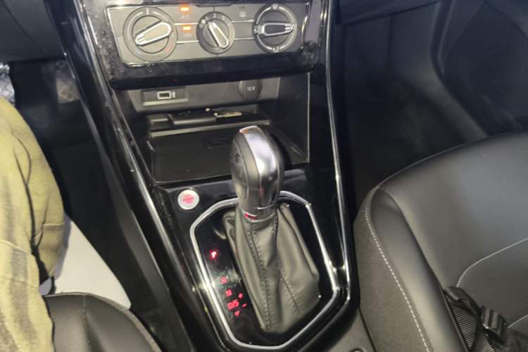 Used Jetta VS7 2022 280TSI Automatic Enjoyment Edition Gear Lever