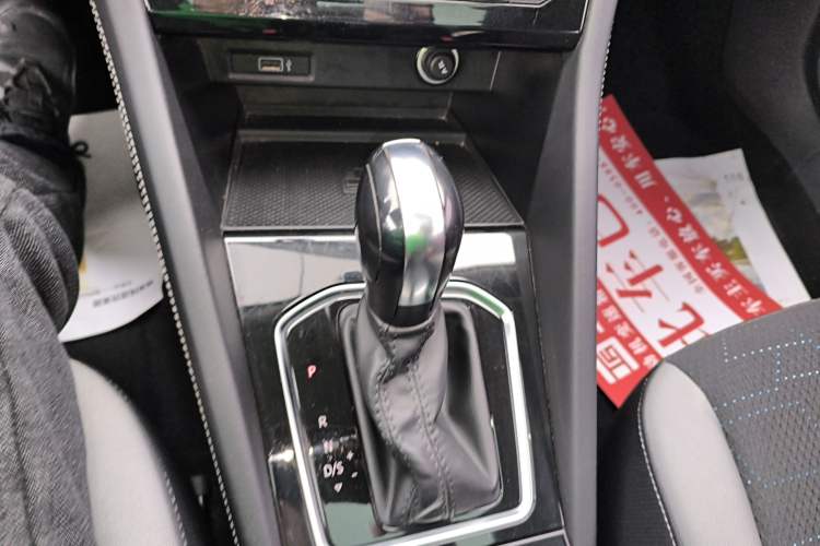 Used Jetta VS7 2022 280TSI Automatic Trend Edition Gear Lever