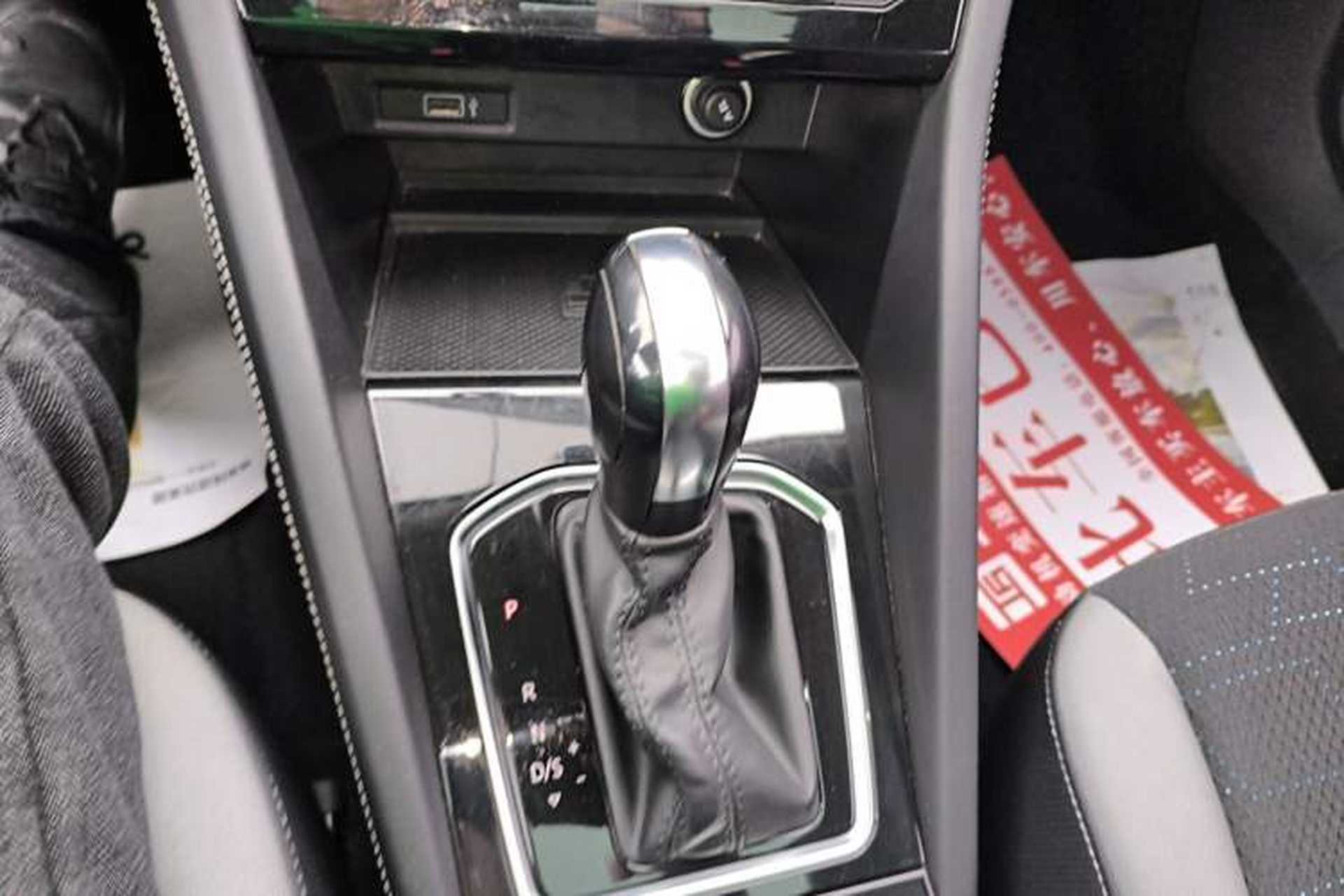 Used Jetta VS7 2022 280TSI Automatic Trend Edition Gear Lever
