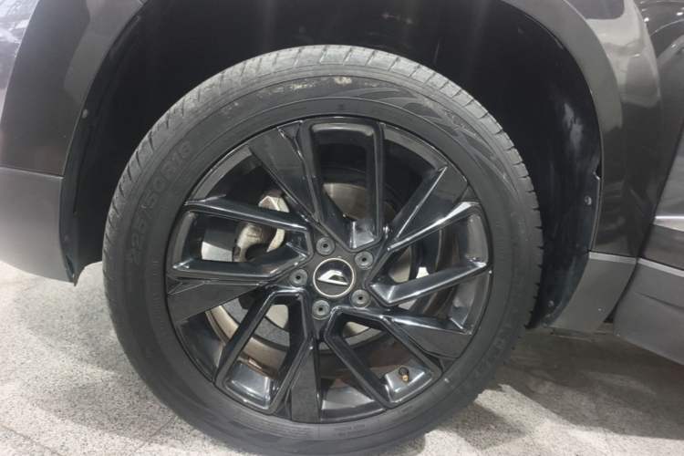 Used Jetta VS7 2022 Black Edition 1.4T Automatic Enjoyment Pro Version Left Front Wheel Hub