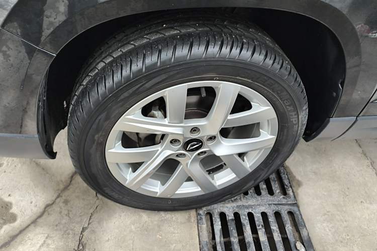 Used Jetta VS7 2022 280TSI Automatic Trend Edition Left Front Wheel Hub