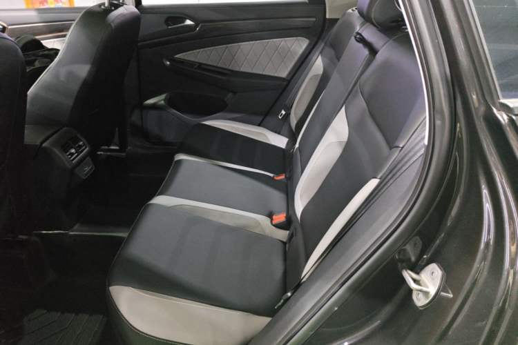 Used Jetta VS7 2022 280TSI Automatic High-Gloss Glory Edition Left Rear Seat