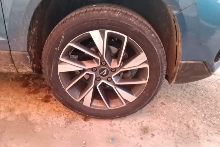 Used Jetta VS7 2022 1.4T Automatic Glory Edition Pro Right Front Wheel Hub