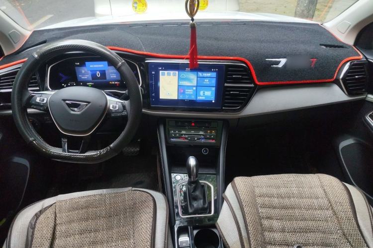 Used Jetta VS7 2022 280TSI Automatic High-Gloss Glory Edition Center Console