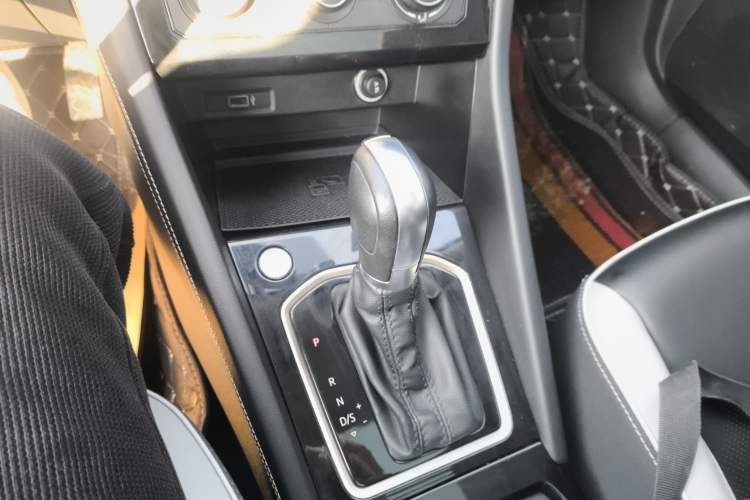 Used Jetta VS7 2022 280TSI Automatic High-Gloss Enjoyment Edition Gear Lever
