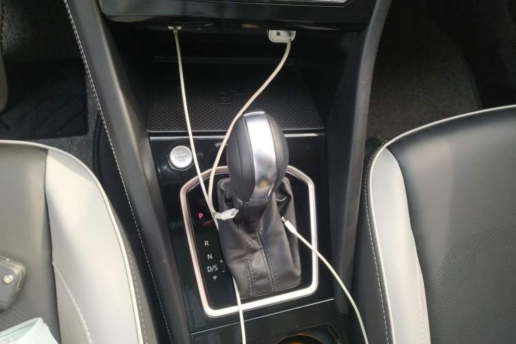 Used Jetta VS7 2022 280TSI Automatic High-Gloss Glory Edition Gear Lever