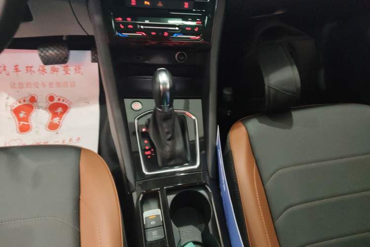 Used Jetta VS7 2022 280TSI Automatic Glory Edition Gear Lever