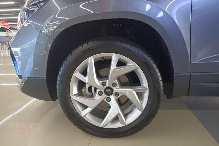 Used Jetta VS7 2022 280TSI Automatic Enjoyment Edition Left Front Wheel Hub