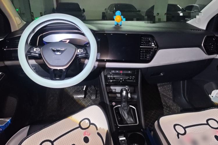 Used Jetta VS7 2022 280TSI Automatic High-Gloss Glory Edition Center Console