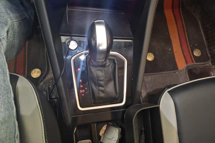 Used Jetta VS7 2022 280TSI Automatic High-Gloss Glory Edition Gear Lever