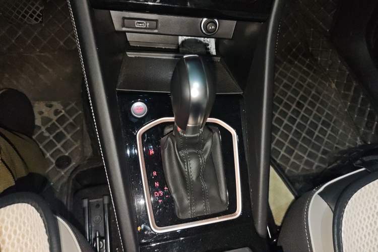 Used Jetta VS7 2022 280TSI Automatic High-Gloss Glory Edition Gear Lever