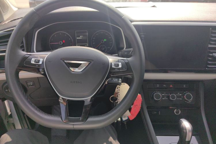 Used Jetta VS7 2022 280TSI Automatic Trend Edition Center Console