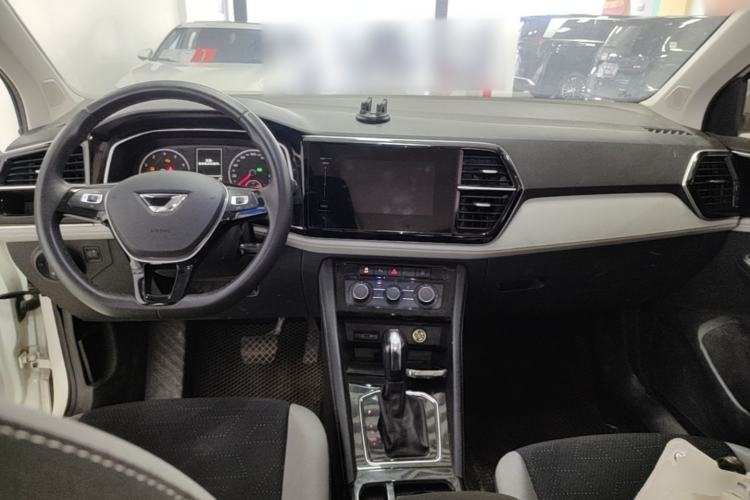 Used Jetta VS7 2022 280TSI Automatic Trend Edition Center Console